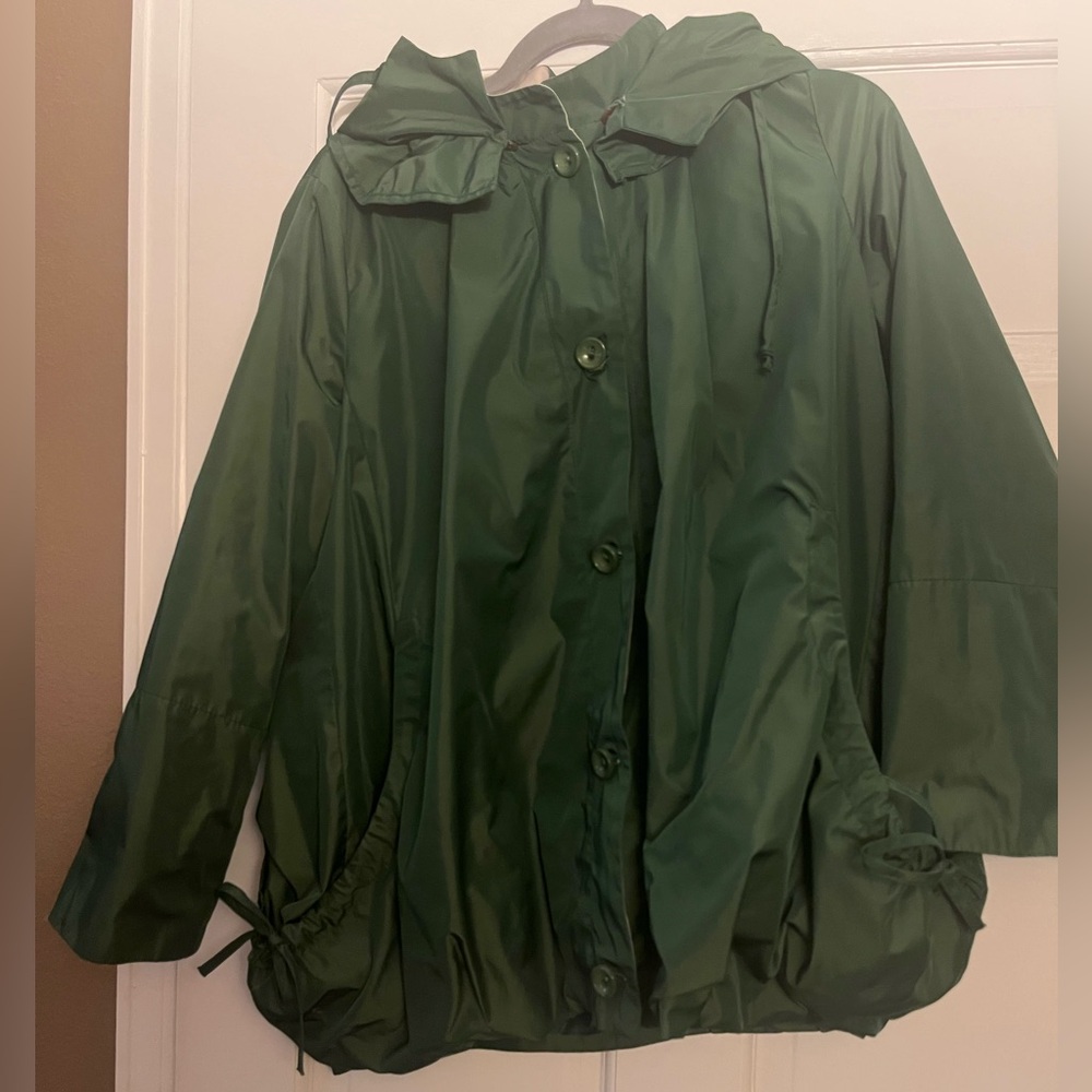 Vintage Women's Green Hooded Rain Jacket with big pockets